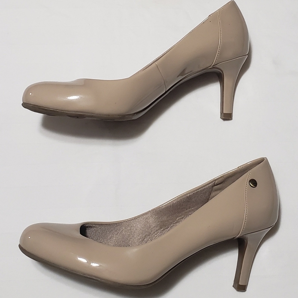 Nude Pumps